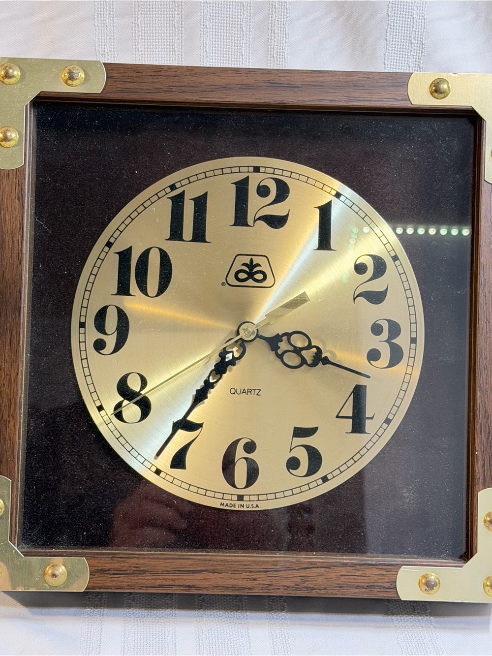 Vintage Pioneer Soybean Corn Seed Co. Wall Clock Wooden Brass Battery Quartz